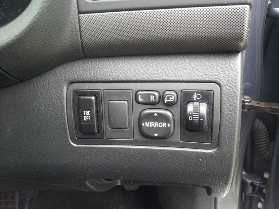 Toyota Avensis T3-X door-mirror-switch